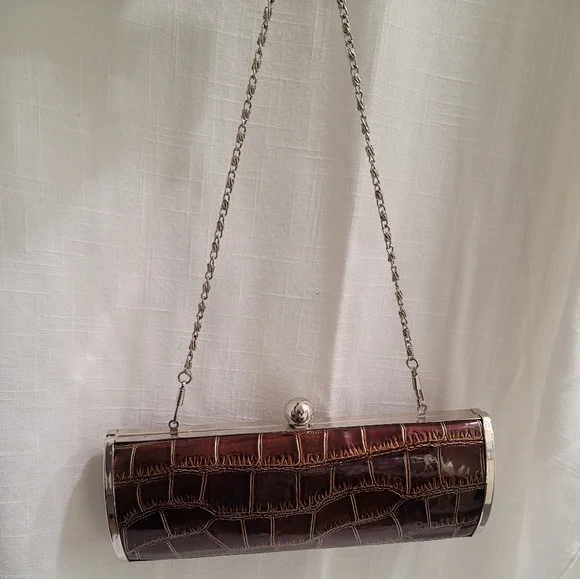 Elegant Crocodile Embossed Clutch with Chain handle - Picture 2 of 8